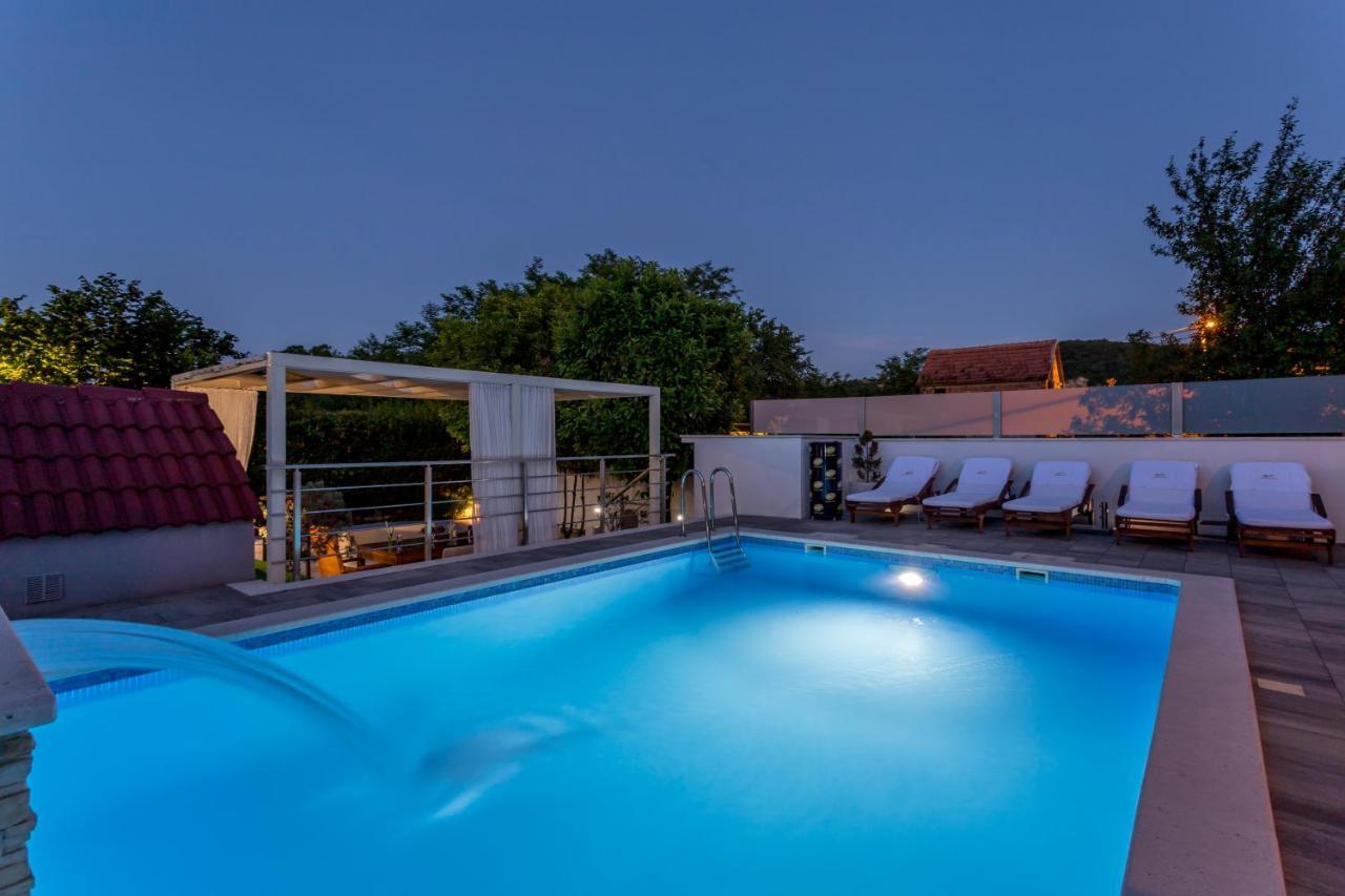 Holiday House Mala Синь Экстерьер фото