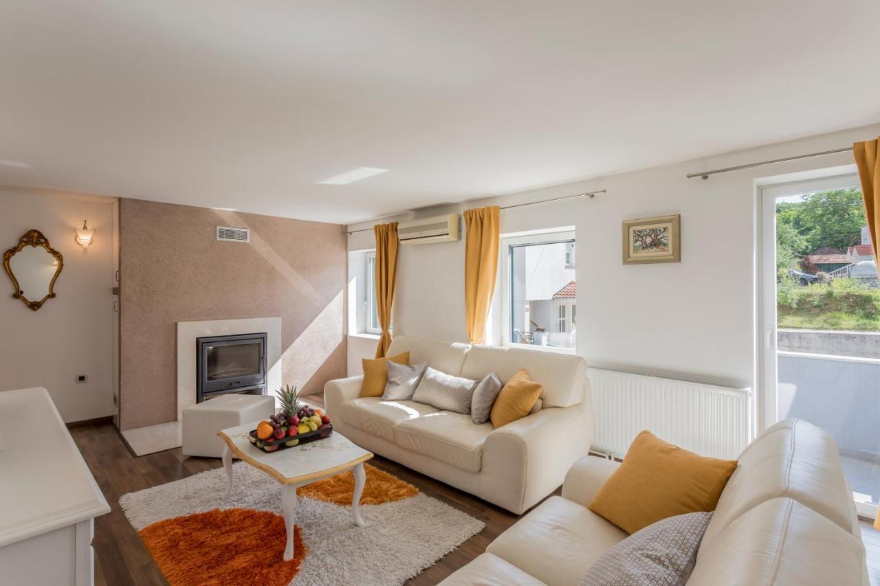 Holiday House Mala Синь Экстерьер фото