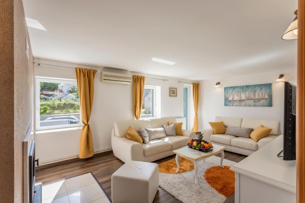 Holiday House Mala Синь Экстерьер фото