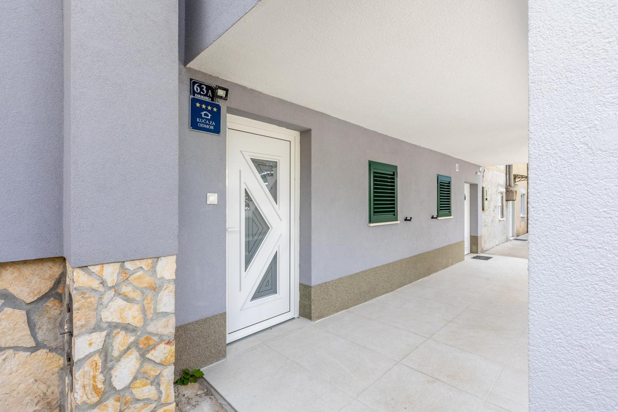 Holiday House Mala Синь Экстерьер фото